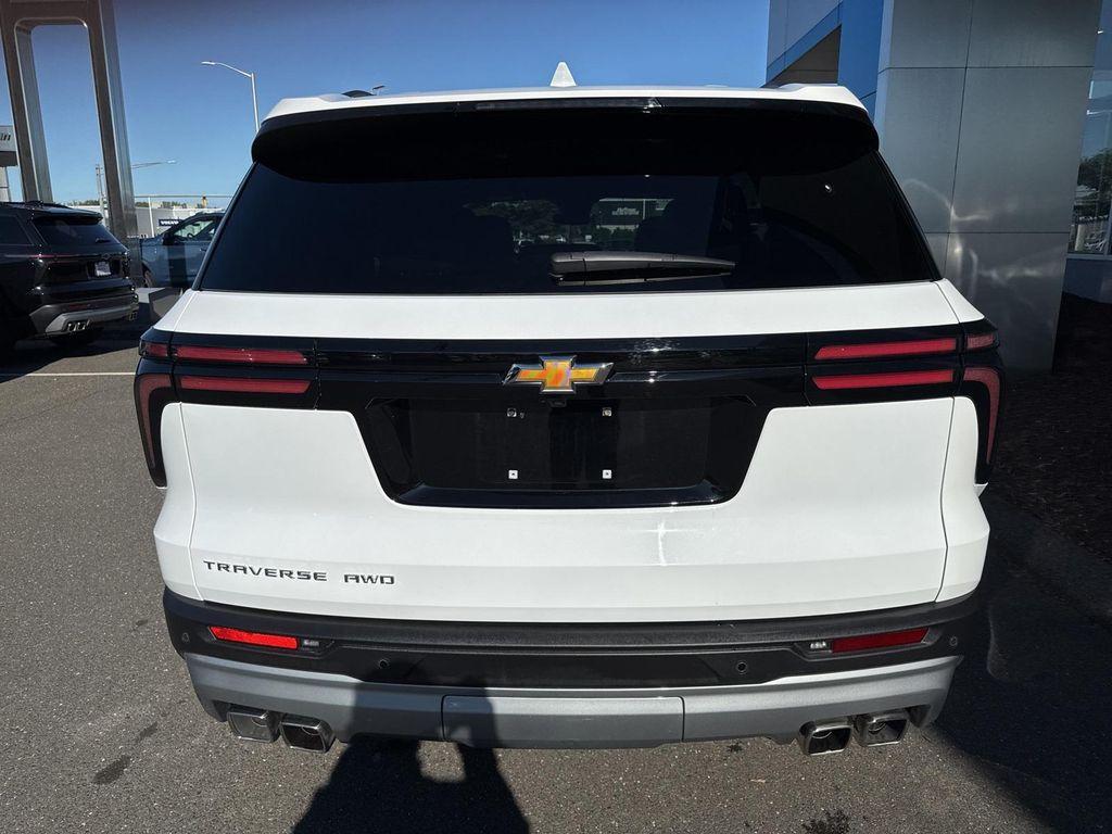 used 2025 Chevrolet Traverse car, priced at $39,980