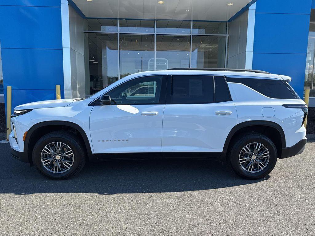used 2025 Chevrolet Traverse car, priced at $39,980