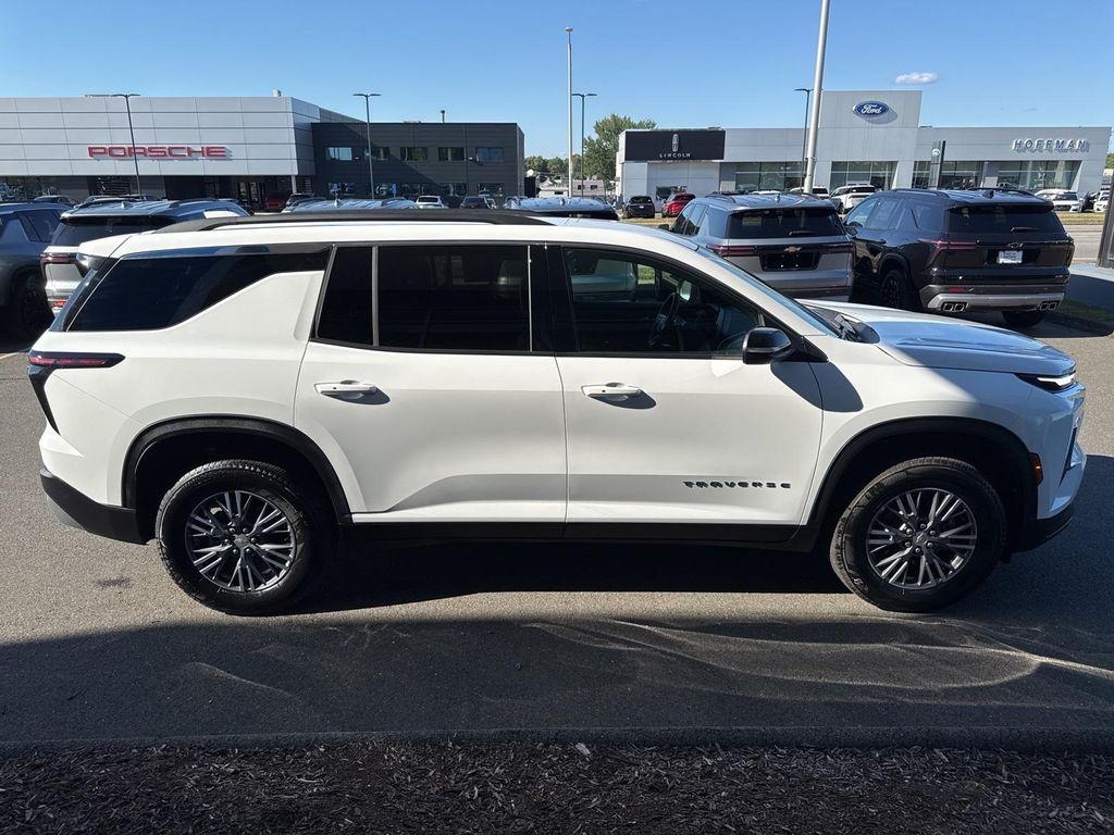 used 2025 Chevrolet Traverse car, priced at $39,980