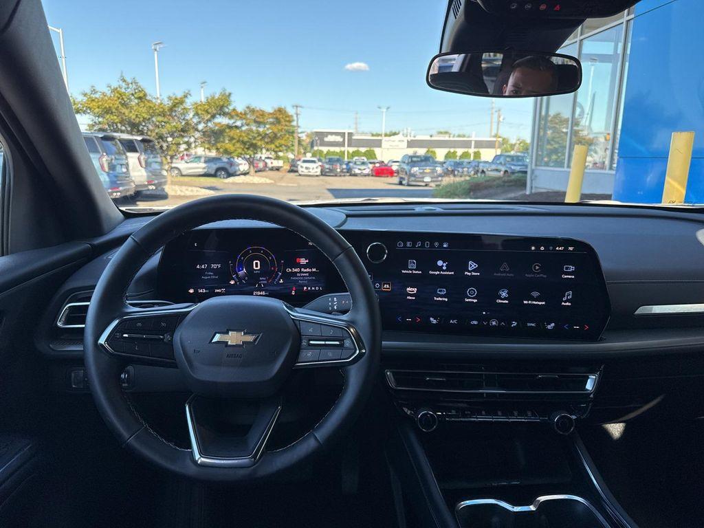 used 2025 Chevrolet Traverse car, priced at $39,980
