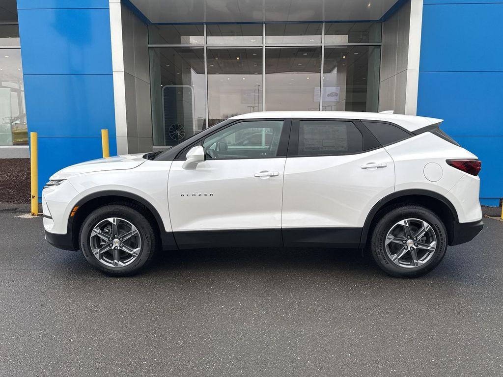 new 2025 Chevrolet Blazer car, priced at $37,105