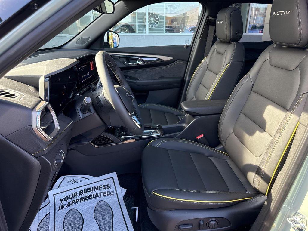 new 2025 Chevrolet TrailBlazer car, priced at $29,930