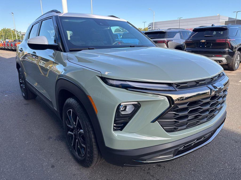 new 2025 Chevrolet TrailBlazer car, priced at $29,930