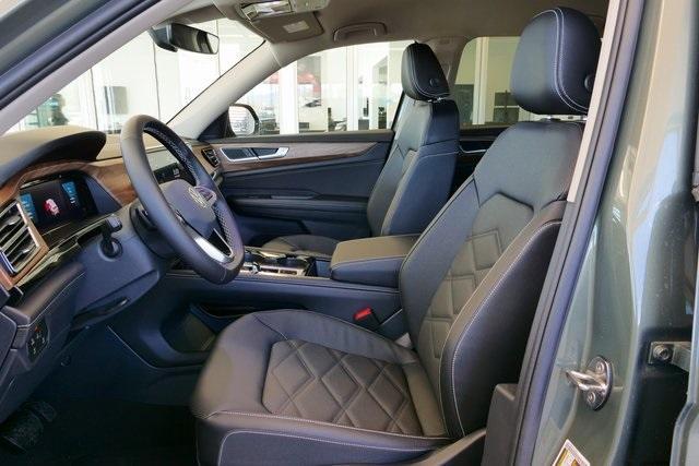 new 2025 Volkswagen Atlas car, priced at $44,311