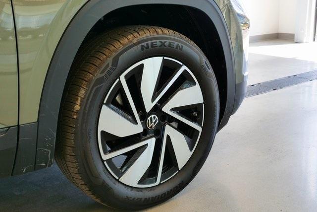 new 2025 Volkswagen Atlas car, priced at $44,311