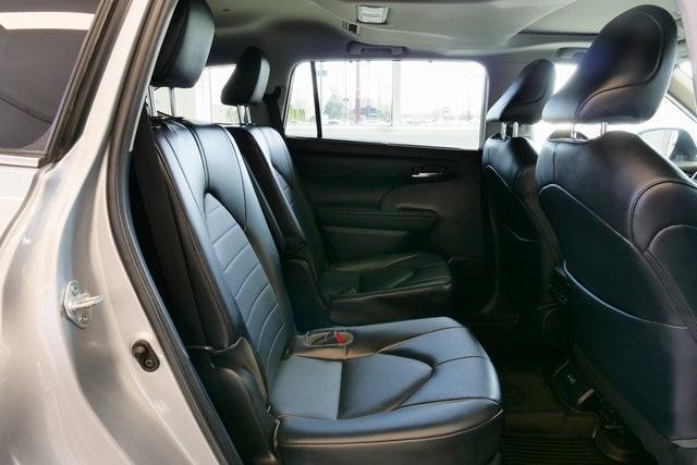 used 2022 Toyota Highlander car, priced at $36,999