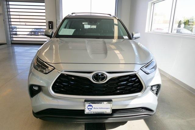 used 2022 Toyota Highlander car, priced at $36,999