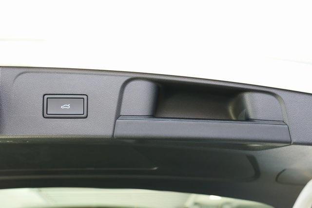 new 2025 Volkswagen Atlas car, priced at $47,921