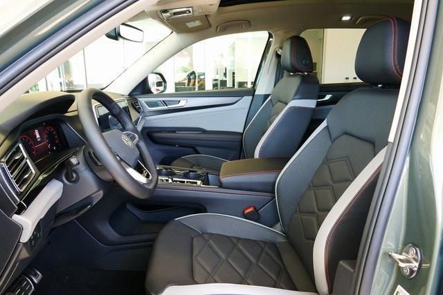 new 2025 Volkswagen Atlas car, priced at $49,754
