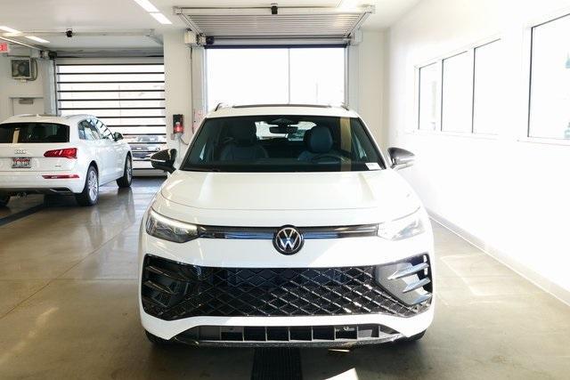 new 2025 Volkswagen Tiguan car, priced at $39,308