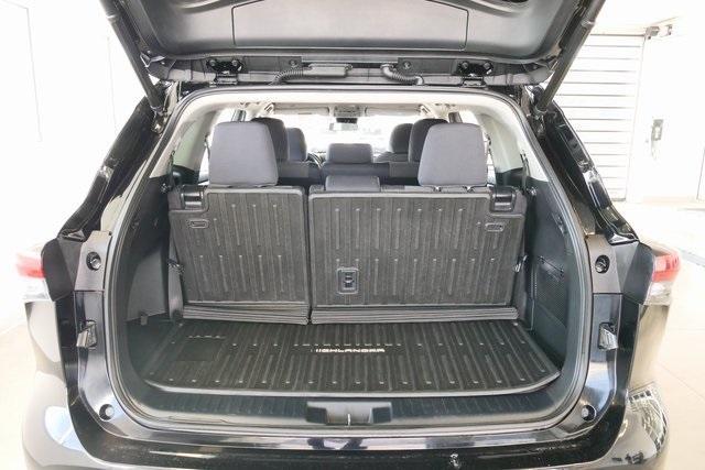 used 2023 Toyota Highlander car, priced at $31,467