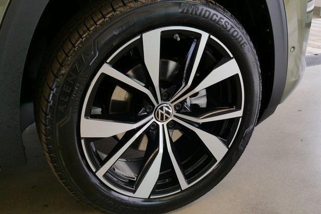 new 2025 Volkswagen Atlas car, priced at $54,155