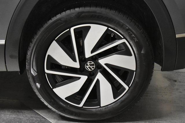 new 2025 Volkswagen Atlas car, priced at $49,914
