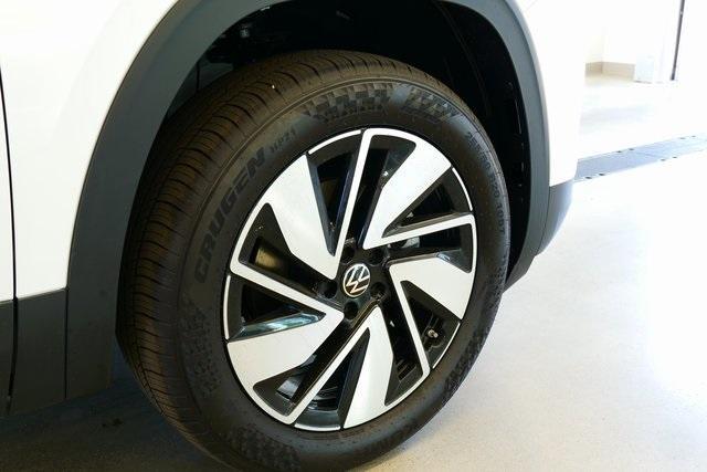 new 2025 Volkswagen Atlas car, priced at $51,984