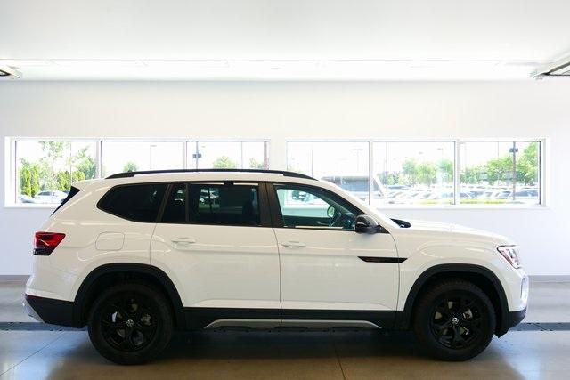 new 2025 Volkswagen Atlas car, priced at $47,323