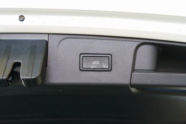new 2025 Volkswagen Atlas car, priced at $47,323