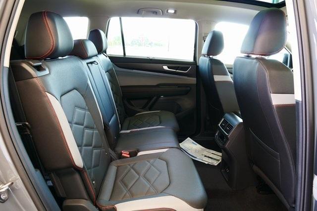 new 2025 Volkswagen Atlas car, priced at $47,676