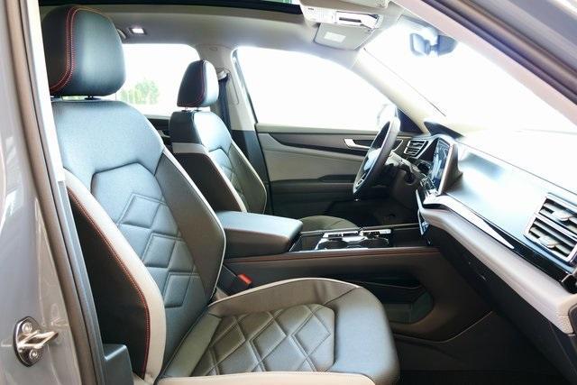 new 2025 Volkswagen Atlas car, priced at $47,676
