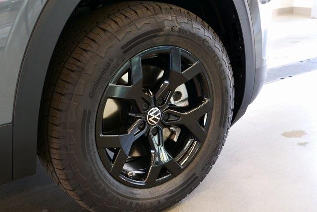 new 2025 Volkswagen Atlas car, priced at $47,676