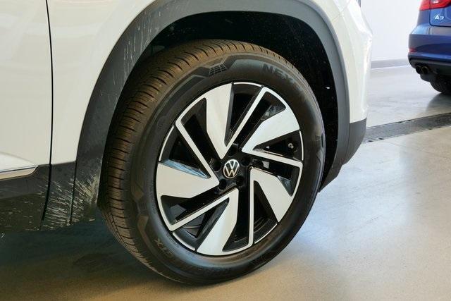 new 2025 Volkswagen Atlas car, priced at $52,389