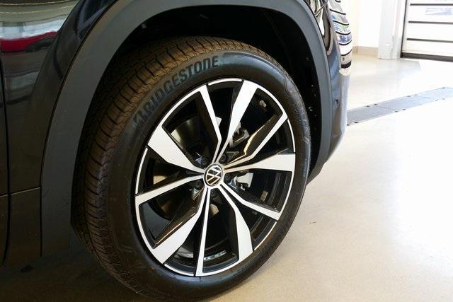 new 2025 Volkswagen Atlas car, priced at $56,939