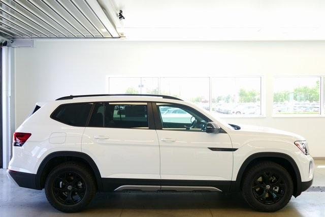new 2025 Volkswagen Atlas car, priced at $49,059
