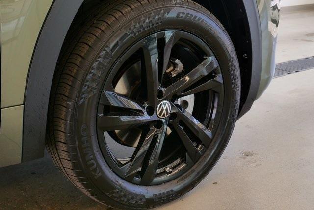 new 2025 Volkswagen Atlas Cross Sport car, priced at $52,006