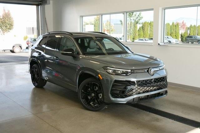 new 2025 Volkswagen Tiguan car, priced at $38,717