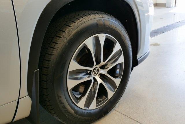 used 2023 Toyota Highlander car, priced at $38,499
