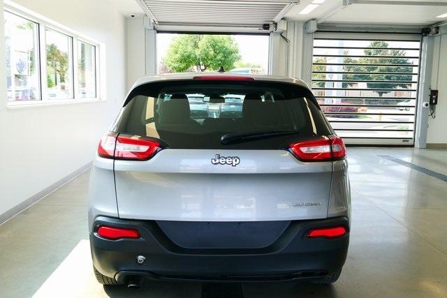 used 2015 Jeep Cherokee car, priced at $5,478