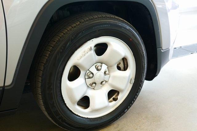 used 2015 Jeep Cherokee car, priced at $5,478