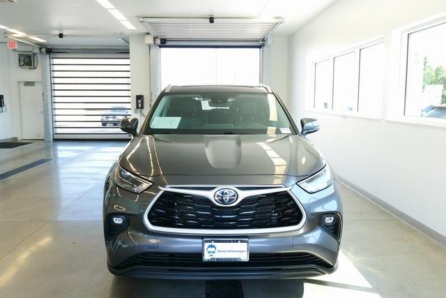 used 2023 Toyota Highlander car, priced at $38,999