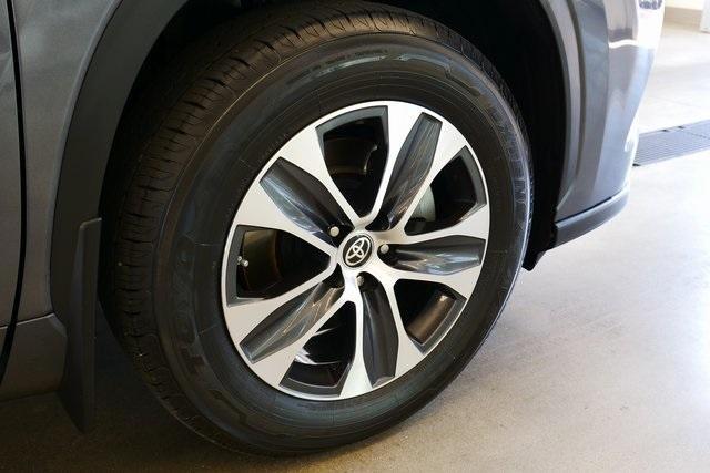 used 2023 Toyota Highlander car, priced at $38,999