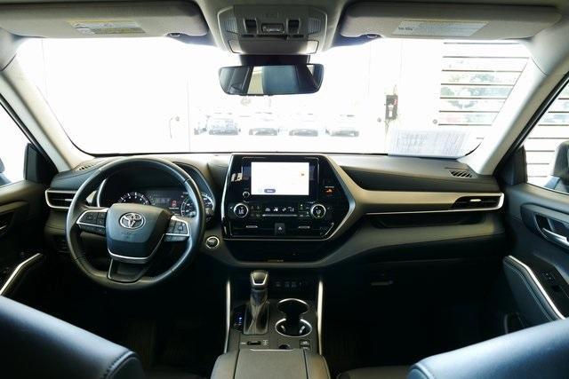 used 2023 Toyota Highlander car, priced at $38,999