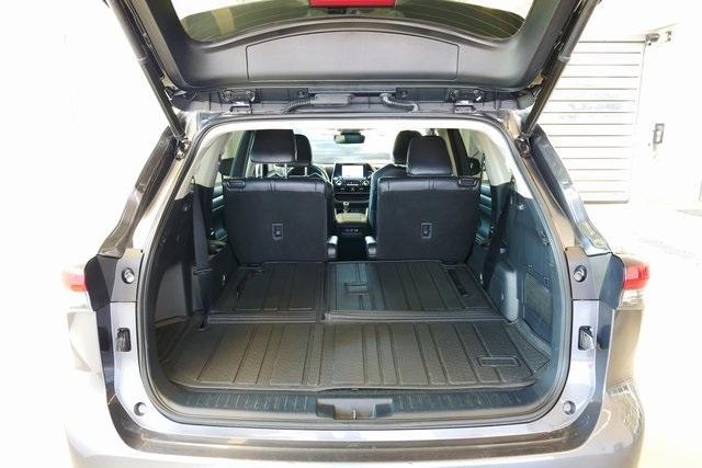 used 2023 Toyota Highlander car, priced at $38,999