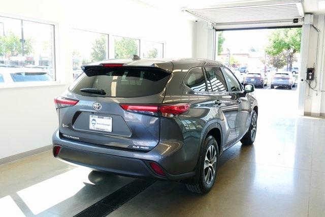 used 2023 Toyota Highlander car, priced at $38,999