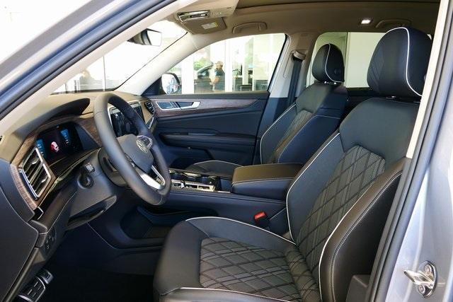 new 2025 Volkswagen Atlas car, priced at $54,155