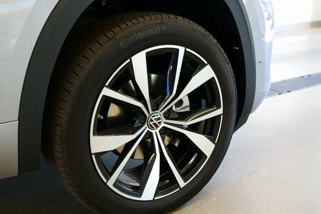 new 2025 Volkswagen Atlas car, priced at $54,155