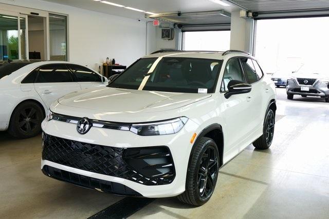 new 2025 Volkswagen Tiguan car, priced at $39,596