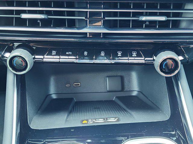 new 2025 Chevrolet Traverse car, priced at $49,965