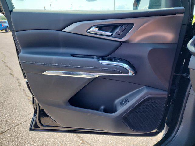 used 2025 Chevrolet Traverse car, priced at $44,987