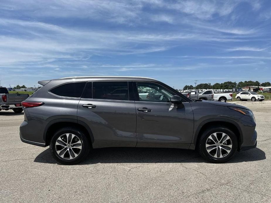 used 2022 Toyota Highlander car, priced at $33,694