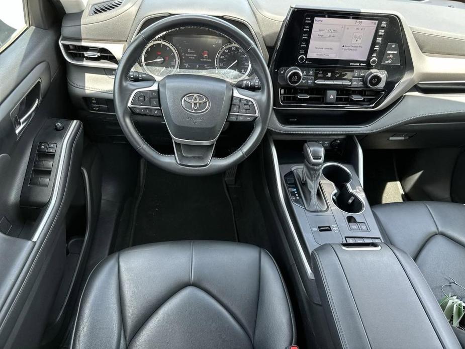 used 2022 Toyota Highlander car, priced at $34,563