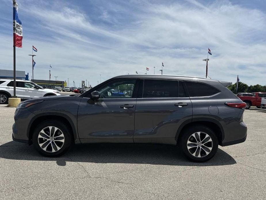 used 2022 Toyota Highlander car, priced at $33,694