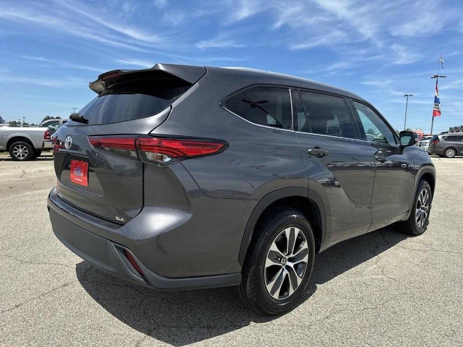 used 2022 Toyota Highlander car, priced at $34,563