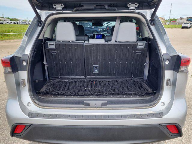 used 2024 Toyota Highlander Hybrid car, priced at $43,548