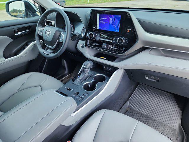used 2024 Toyota Highlander Hybrid car, priced at $43,548