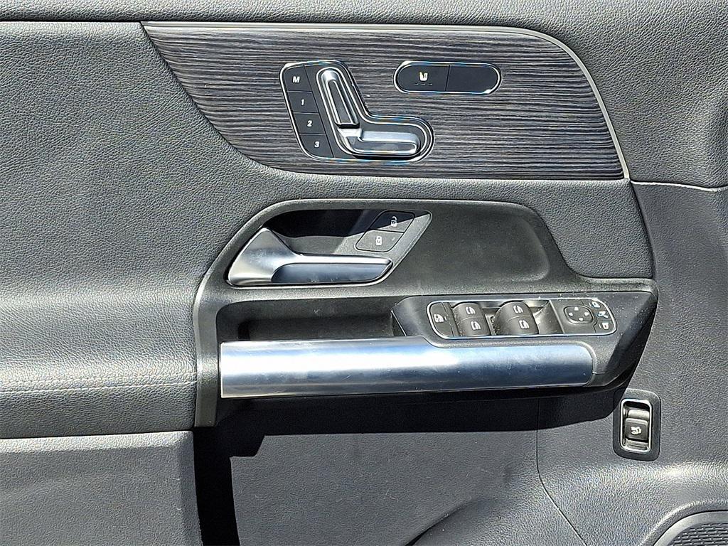 new 2023 Mercedes-Benz GLA 250 car, priced at $30,799