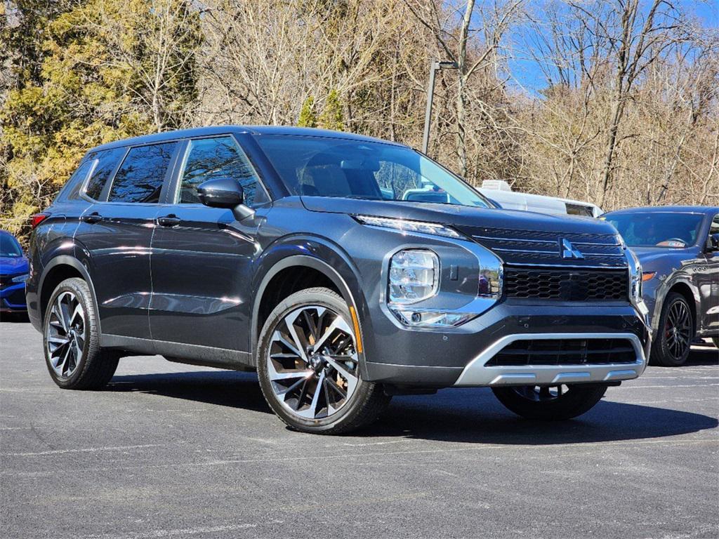 used 2024 Mitsubishi Outlander car, priced at $23,995