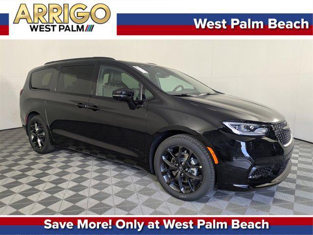 new 2025 Chrysler Pacifica car, priced at $49,952